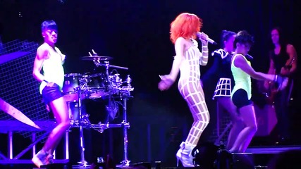 Rihanna Performing Breakin Dishes at the New York State Fair 2010 