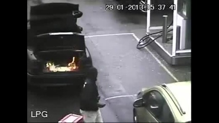 експлозия на газова бутилка в кола на бензиностанция