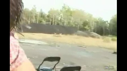 Глупак Се Прострелва В Главата