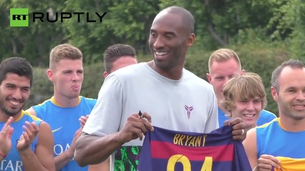 Kobe Bryant Presented with His Own FC Barcelona Jersey