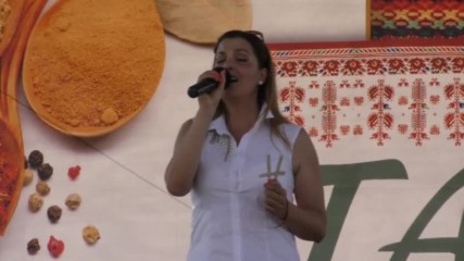 София Илиева от ансамбъл "филип Кутев" на сцената на Табиет фест в Дупница. Hd