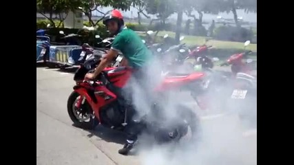 burn out from honda Cbr 1000cc 
