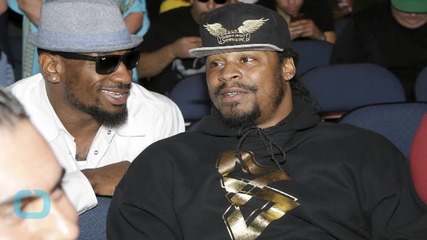 Marshawn Lynch Stuffs Chicken Wings in His Socks to Eat Later