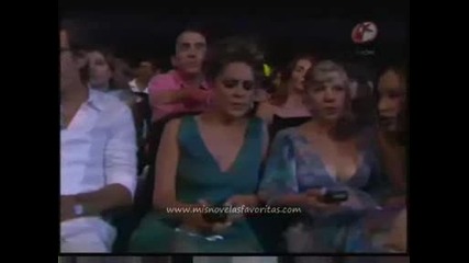 William Levy y Maite Perroni entregan premio en Los Premios Tvynovelas 2009 