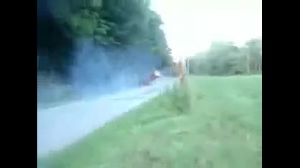 Правиш се на гъзар а ?! 