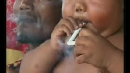Две годишно дете пуши по 40 цигари 