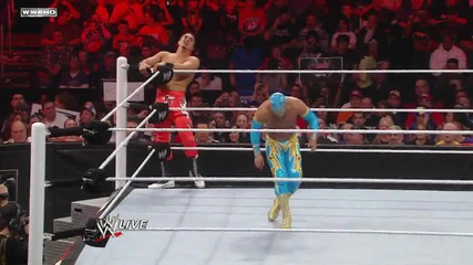 Raw Sin Cara Срещу Primo