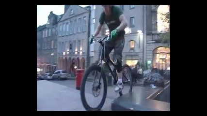 Danny Macaskill - Next level street trials