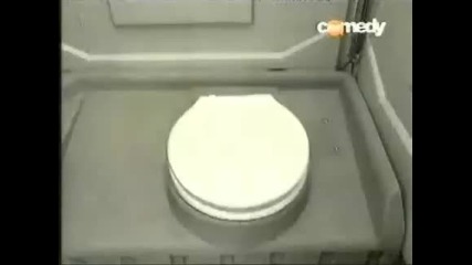 Скрита камера - Глава в тоалетната чиния