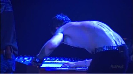 Velvet Revolver - Illegal I Song