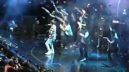 Justin Bieber in the Nyc Jingle Ball - Baby (hd) Live on December 10th, 2010 
