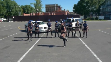 Секси полицайки яко dance new Twerk