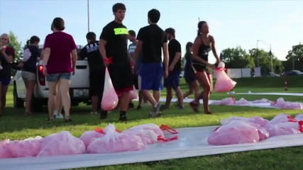 Забавление на макс с водни балони