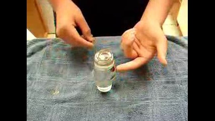 Фокус- Стотинка влиза през чаша с вода