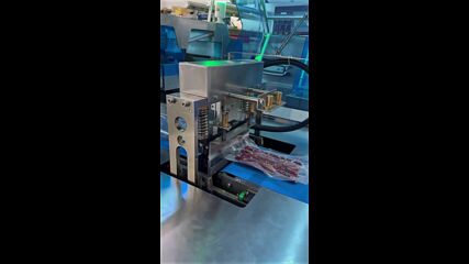 Хоризонтална пакетираща машина тип Флоупак с опция вакуумиране /horizontal packaging machine