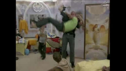 Павката и Стоян пак се борят кой ли е по силен Big Brother Family 03.04.2010 