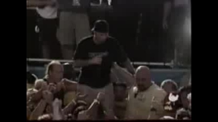 Limp Bizkit - fred crowd surfing at Woodstock 99