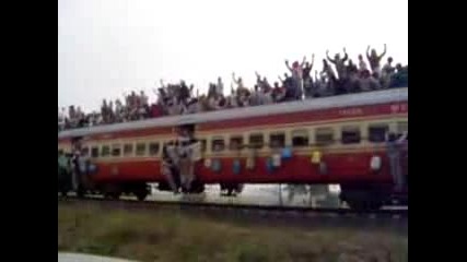 - Това Е Влак В Индия 