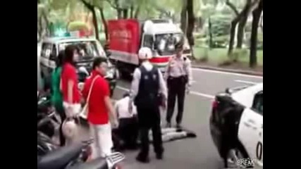 Наистина тъпи полицай