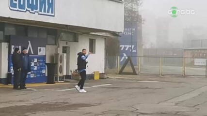 Божинов: Весели празници и синя Коледа, не червена!