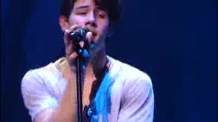 Nick brings Selena to cry! Nicks performance Stay