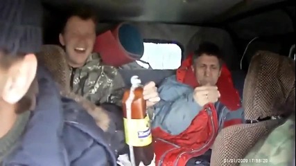 Руснаците Веселяци се разбиха в колата :д