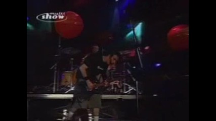 Three days grace - burn (live at coca cola vibezone 2004 )