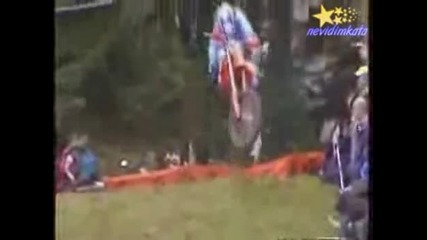 Жестоко Пребиване - Скок От Мотор Над Въже!