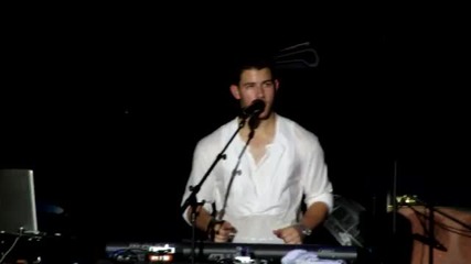 Wedding Bells - Jonas Brothers (live in Singapore.)