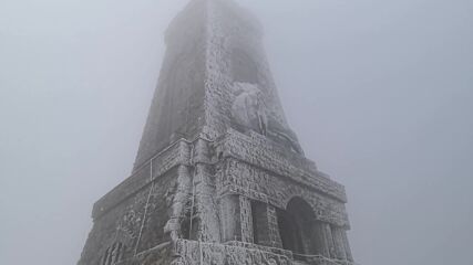 Първият сняг падна на Шипка