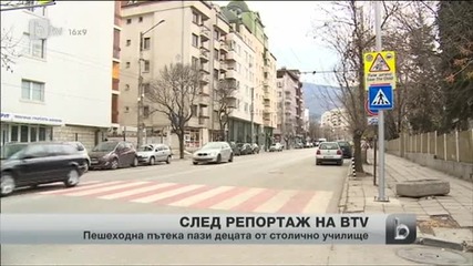 Повдигната пешеходна пътека пред училище