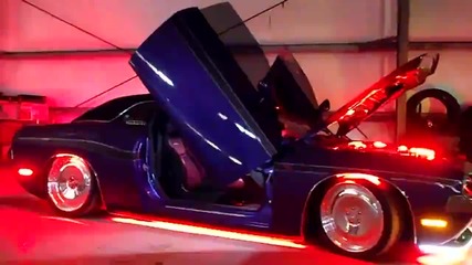 Това си заслужава да се види - Dodge Challenger Srt8