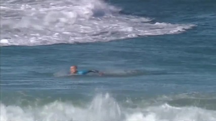 Сърфист атакуван от акула по време на живо предаване