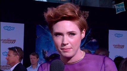 Звездата Карън Гилан дава интервю на премиерата на филма си Пазители на Галактиката (2014)