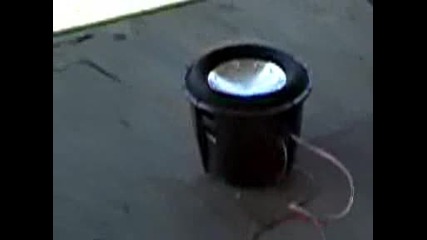 Така се взривява Subwoofer