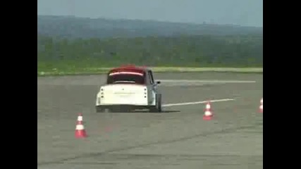 Луд вдига 235 km/h с Трабант ???