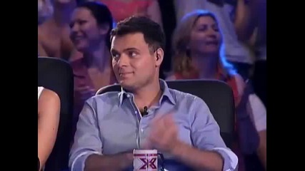 Поли Генова направо се прекръсти след това изпълнение ! - X Factor България 16.09.2011