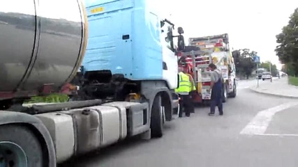 Пътна помощ Автокомплекс Димитров- аварирала цистерна Scania на кръговото на Димитровград 08.08.2014