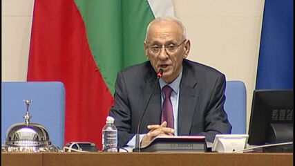 Депутатите отново не избраха председател на парламента, първото заседание продължава в петък