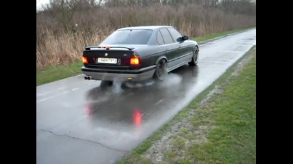 Bmw E34 525i Burnout! _)