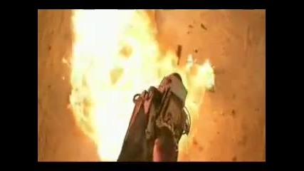 Умирай Трудно 2 / Сцената с катапулта