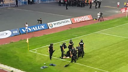 Бургаската полиция не се шегува, вижте какво направи с футболен хулиган