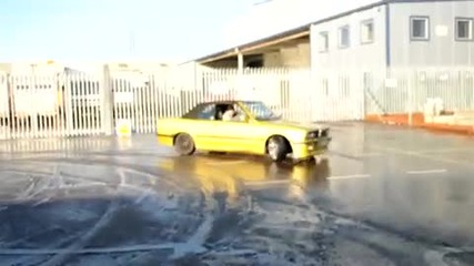 Bmw_bg_e30_325i_straight_6_engin