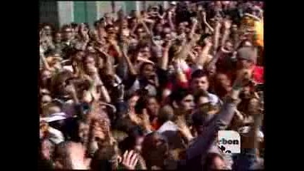 Christina Aguilera - Fighter( Live at Mardi Gras)