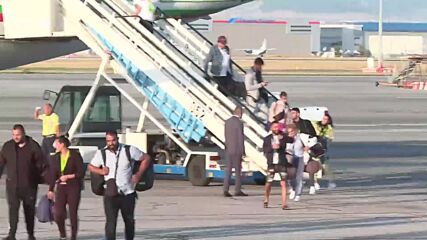 Правителственият самолет кацна в София