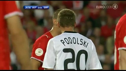 Lukas Podolski vs Emanuel Pogatetz 