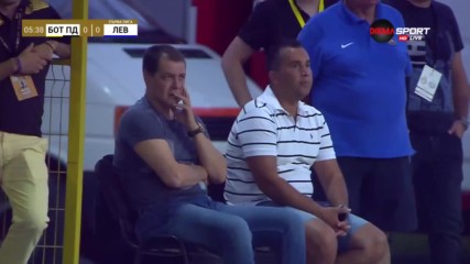 Хубчев следи дербито между Ботев Пд и Левски