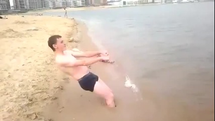 Луд руснак на плажа