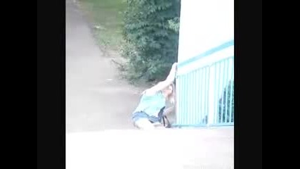 Смях ! Пияна девойка в Русия . 