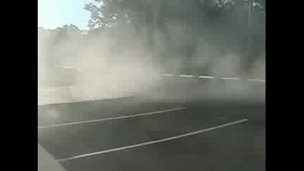 Bmw E28 Donuts and burnout !